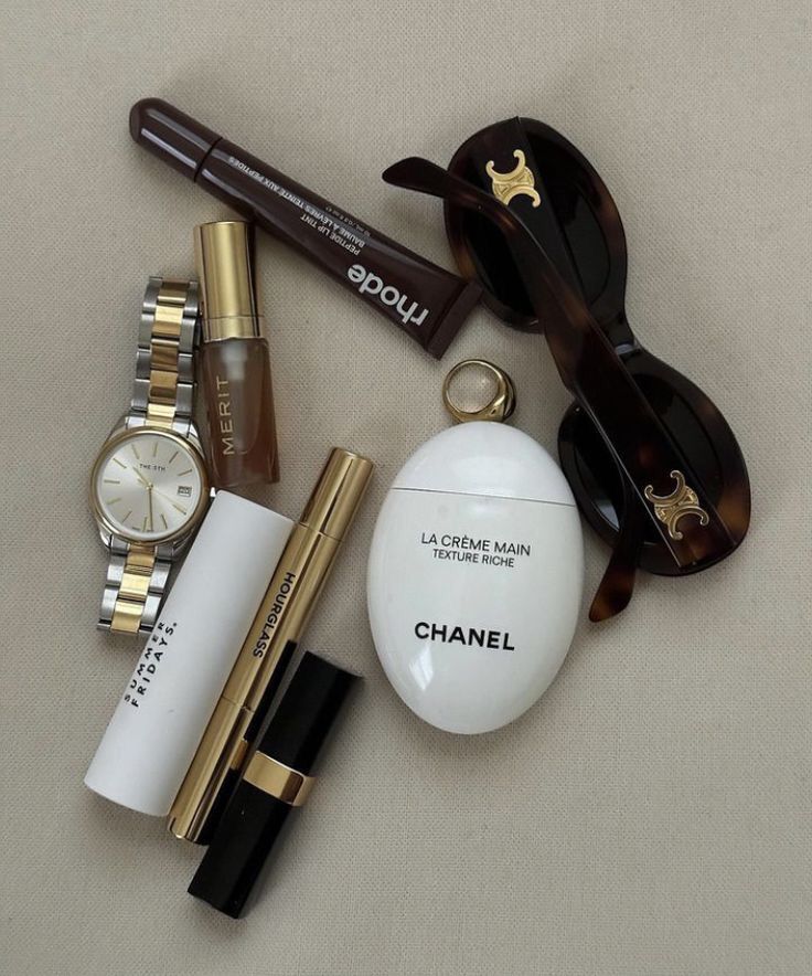 Signature Accessories in the World of Luxury Fashion